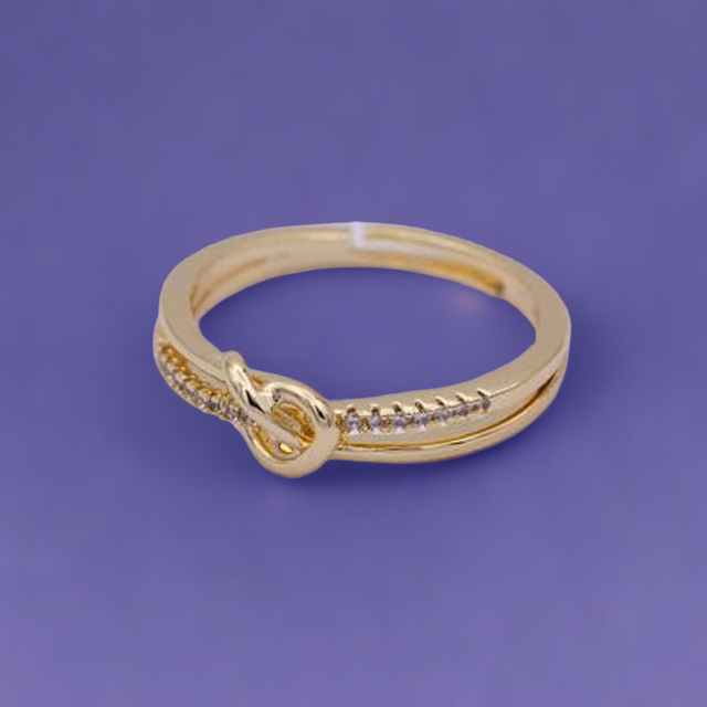 Dainty Knot Twist